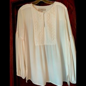 BEAUTIFUL and like new LOFT blouse 🥰
